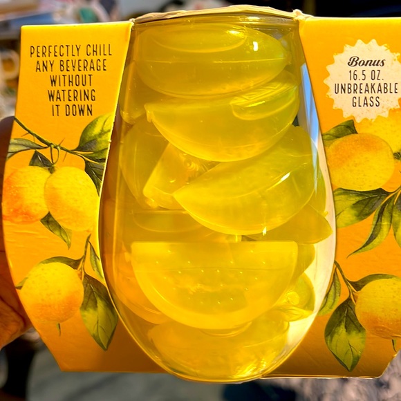 NWT 24 Piece Lemon Chillers Reusable Ice Cubes with Unbreakable Wine Glass - Picture 5 of 14